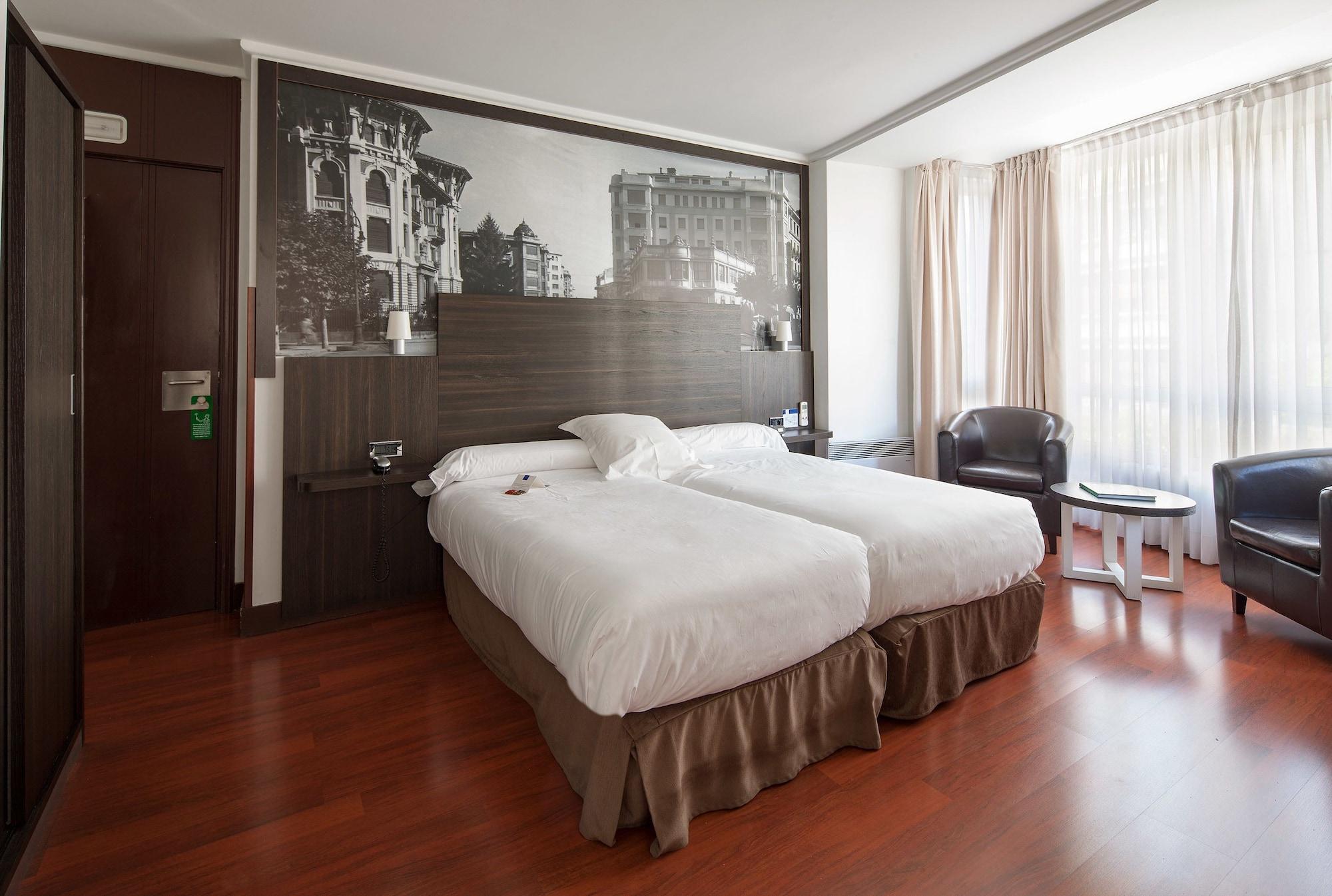 Hotel Yoldi Памплона Экстерьер фото