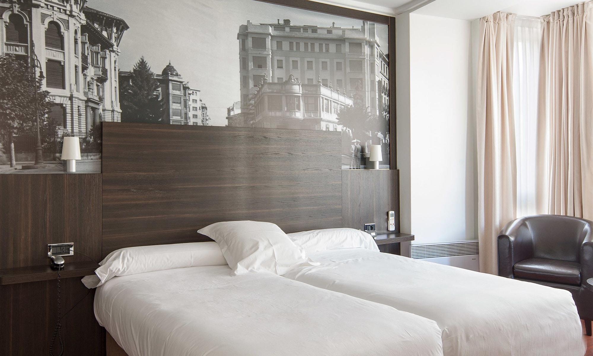 Hotel Yoldi Памплона Экстерьер фото