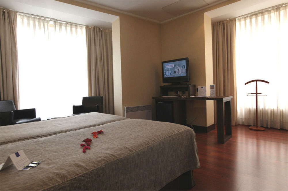 Hotel Yoldi Памплона Экстерьер фото