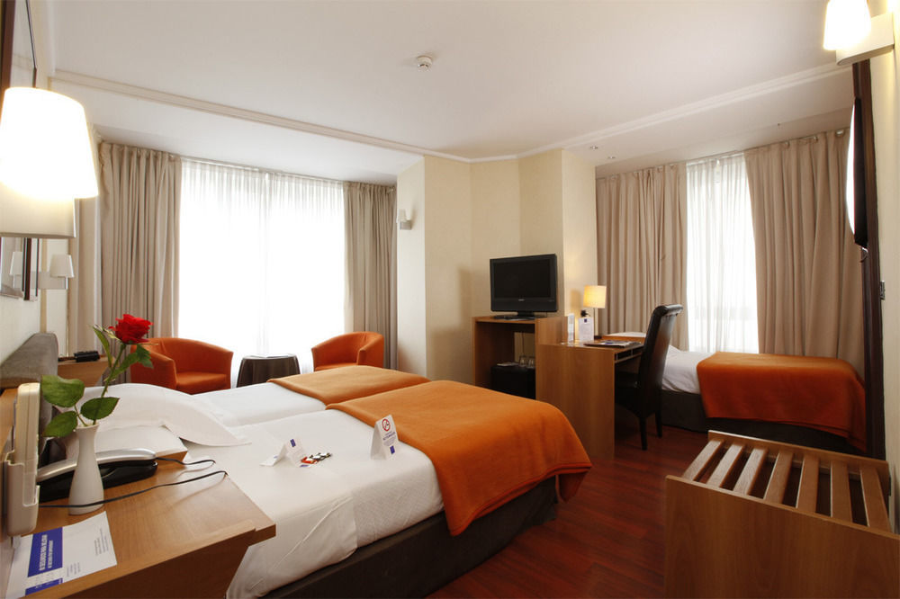 Hotel Yoldi Памплона Экстерьер фото
