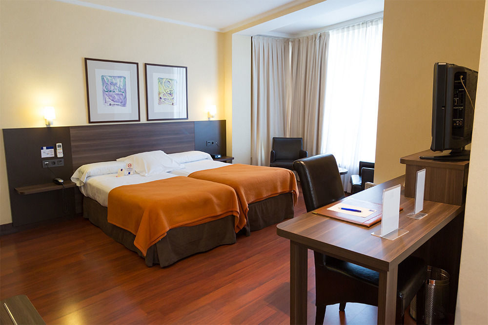 Hotel Yoldi Памплона Экстерьер фото